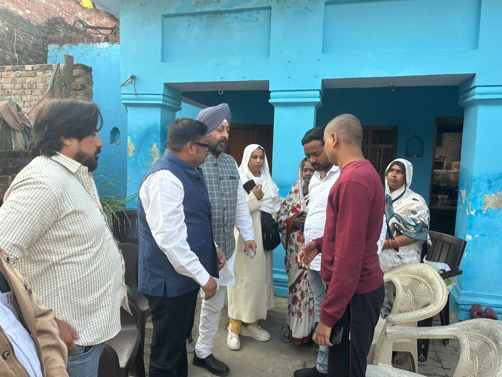 आम आदमी पार्टी के प्रतिनिधि मंडल ने की मृतक बी एल ओ के पीड़ित परिवार से मुलाकात