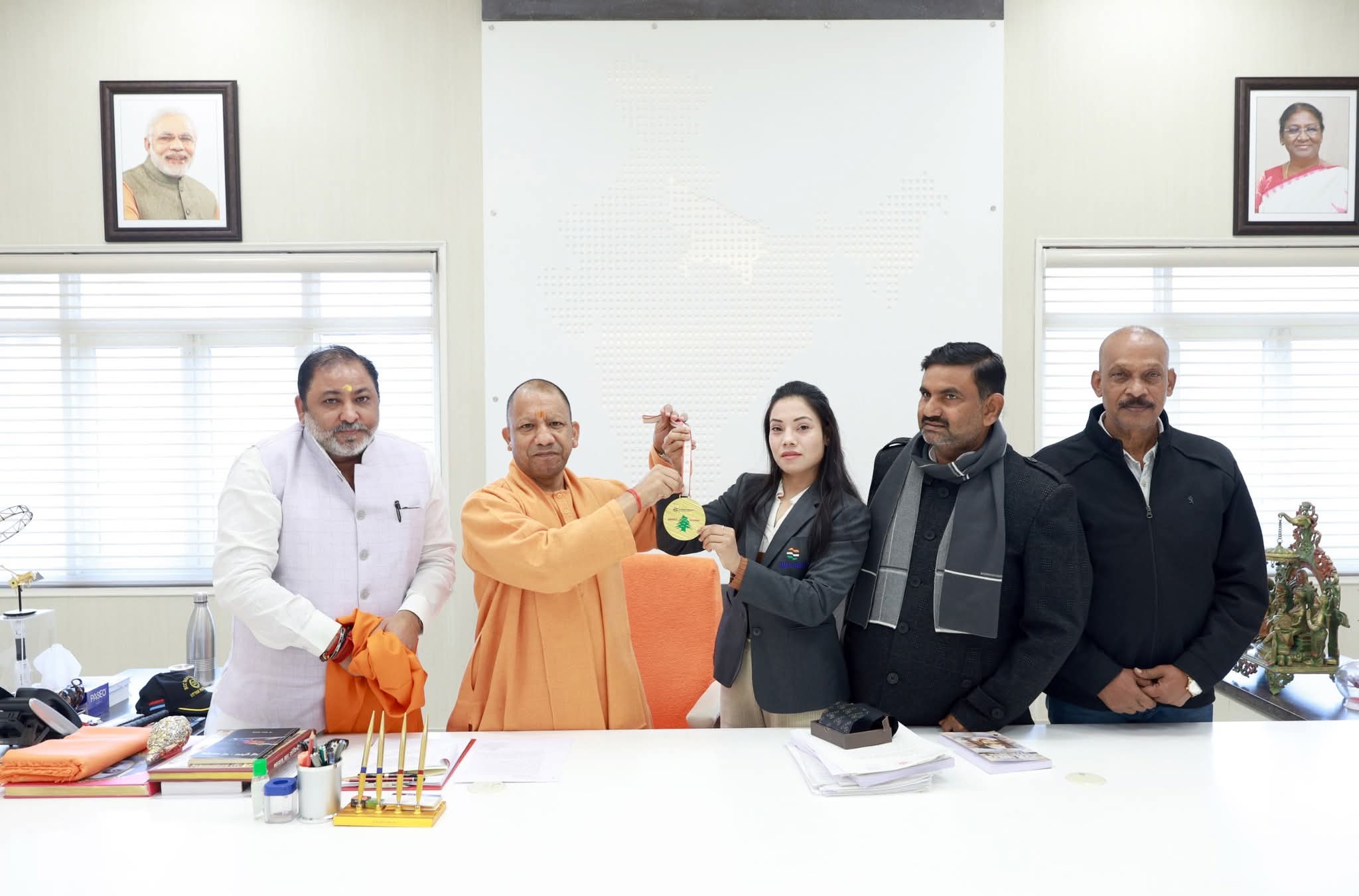 मुख्यमंत्री योगी आदित्यनाथ से मुलाकात, उपलब्धि साझा कर मिला आशीर्वाद